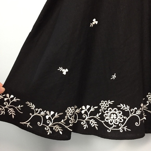 DRESSBARN Sleeveless Embroidered Linen Ble… - Picture 8 of 16